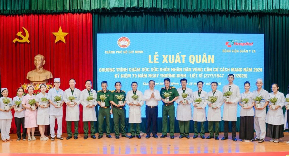 tp.hcm kham suc khoe mien phi cho nguoi dan vung can cu cach mang hinh anh 1