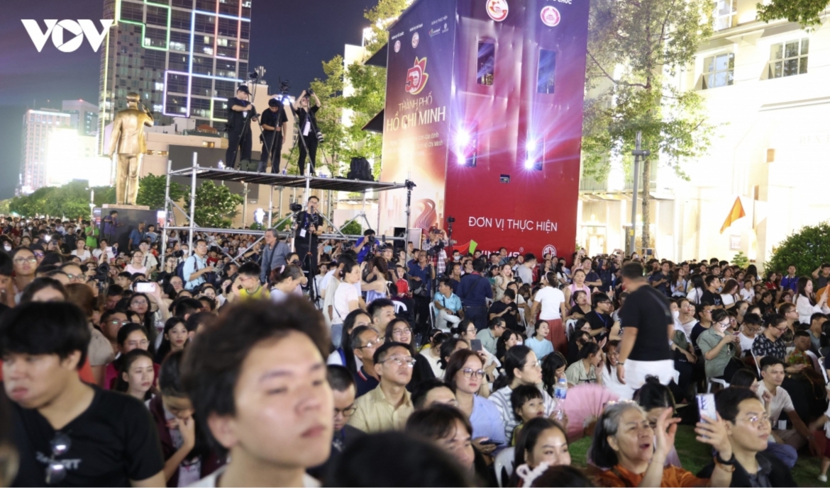 3d mapping show marks 50th anniversary of hcm city s renaming from saigon picture 6