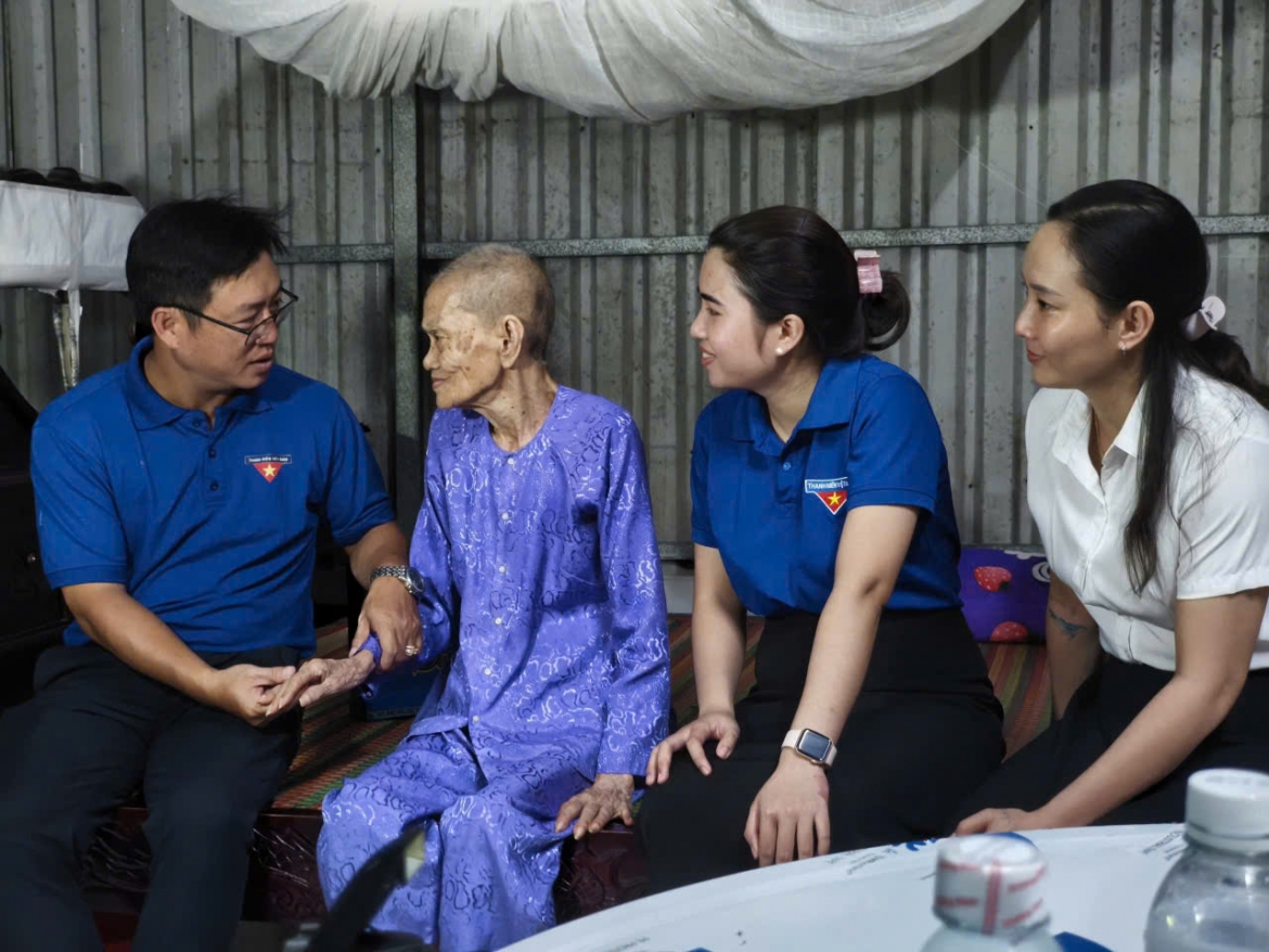 evnspc nhieu hoat dong tri an nhan ngay thuong binh - liet si hinh anh 7