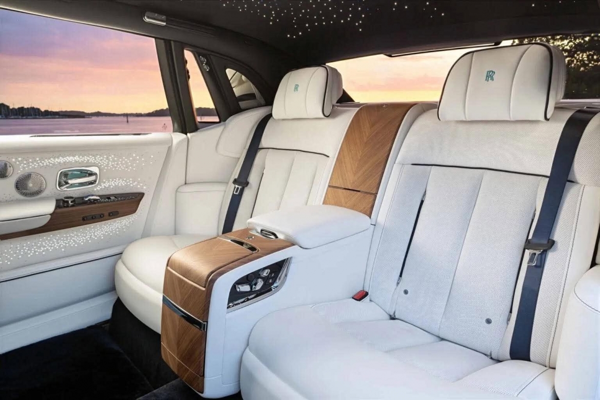 ra mat rolls-royce phantom regatta - san pham doc ban lay cam hung tu du thuyen hinh anh 2