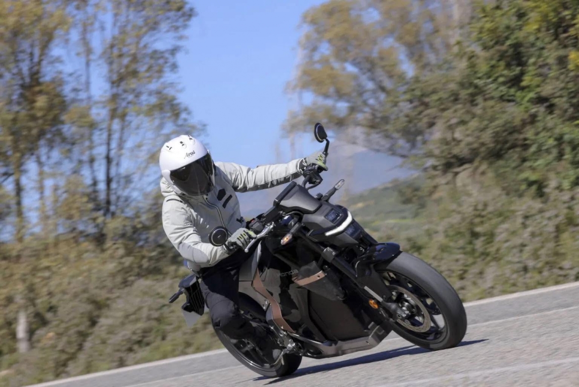 honda wn7 len ke - sieu pham mo to dien dep la co gia re hon harley hinh anh 3