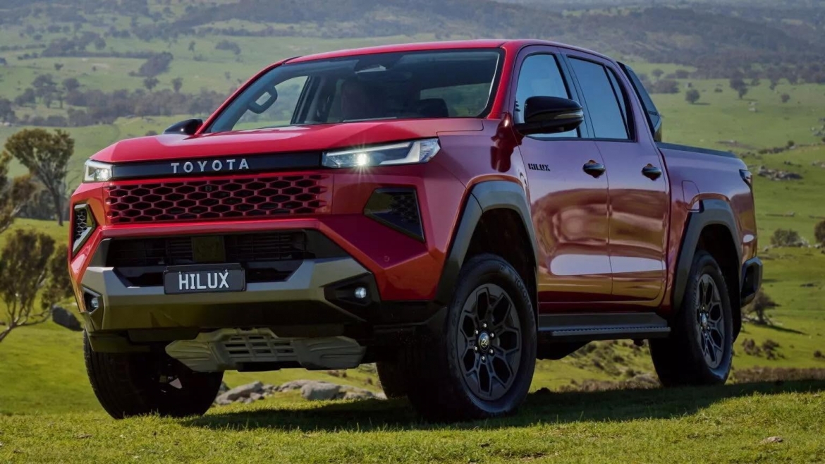 toyota hilux phev lo dien vu khi moi quyet dau ford ranger va byd shark hinh anh 2
