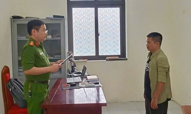 Dam doi phuong vi mau thuan ben bo ao, nguoi dan ong o hung yen bi khoi to hinh anh 1