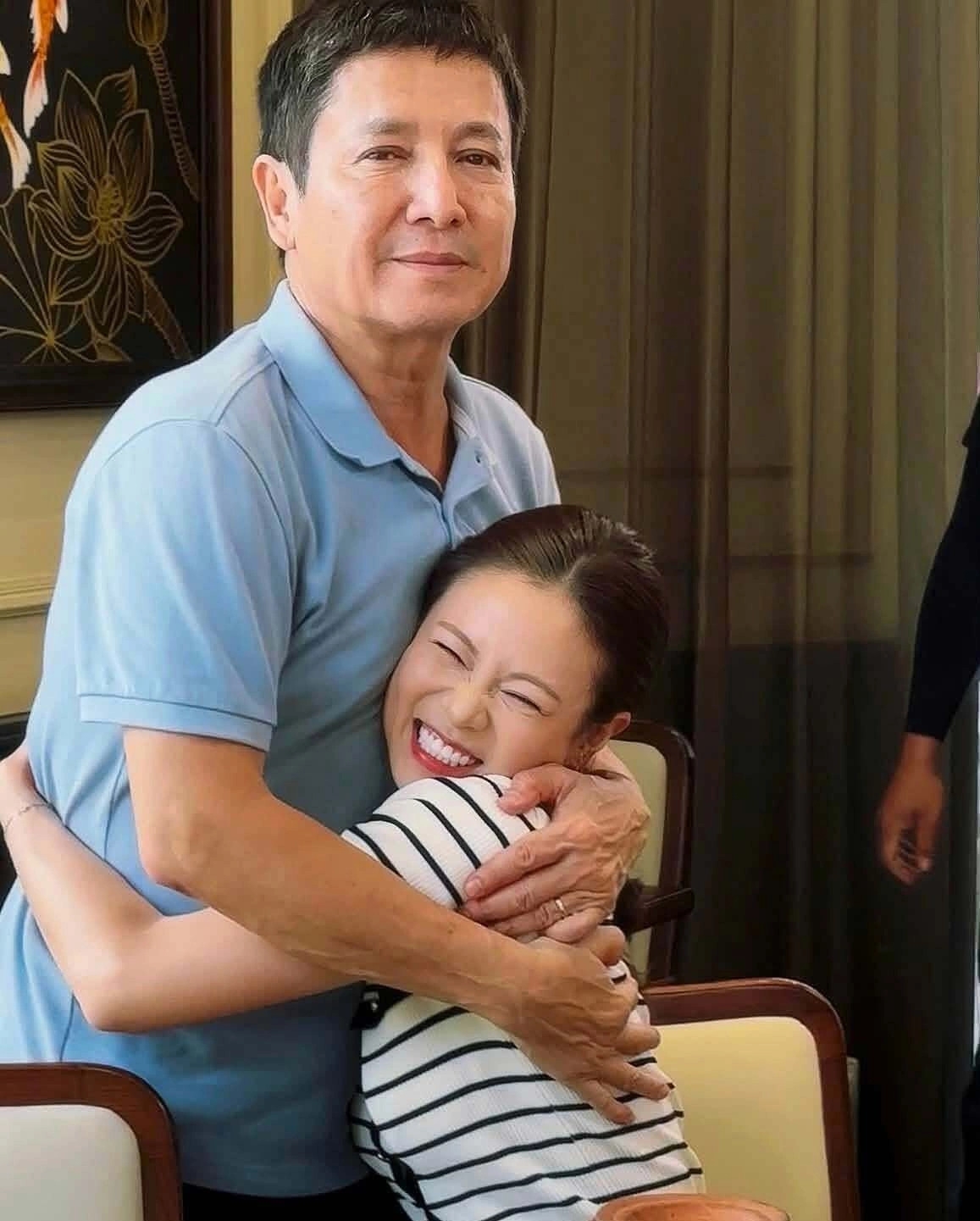 sao viet 23-7 phuong oanh dua cap song sinh di nghi duong o Da nang hinh anh 5