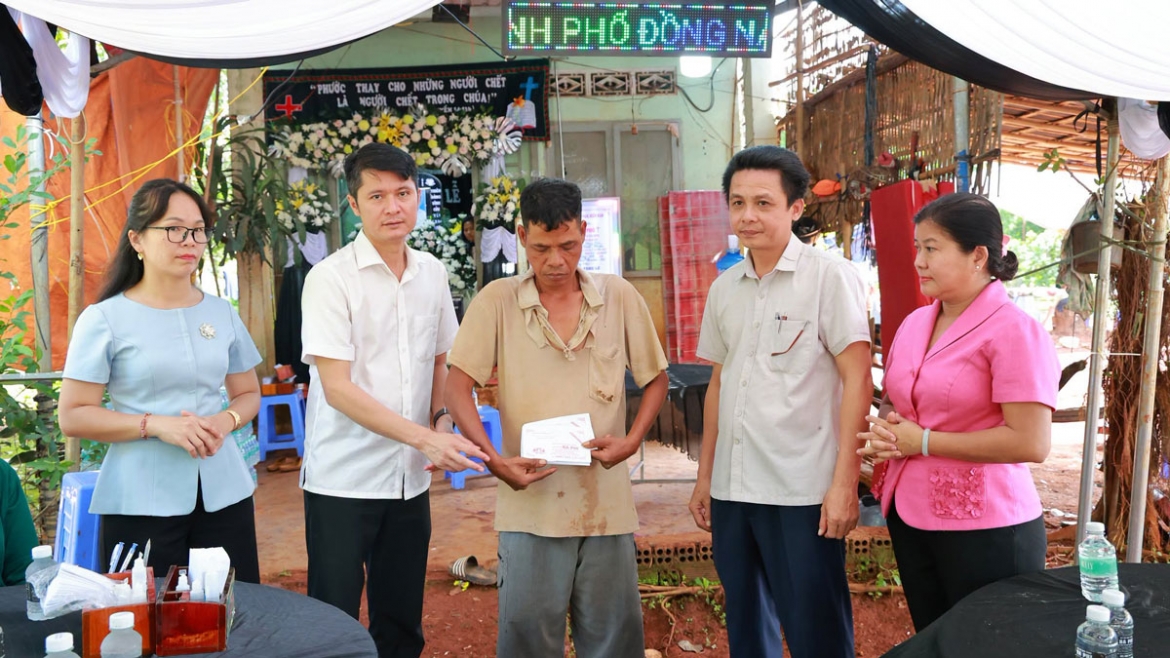 treo len mai ton lay dieu, be trai 8 tuoi o Dong nai bi dien giat tu vong hinh anh 2