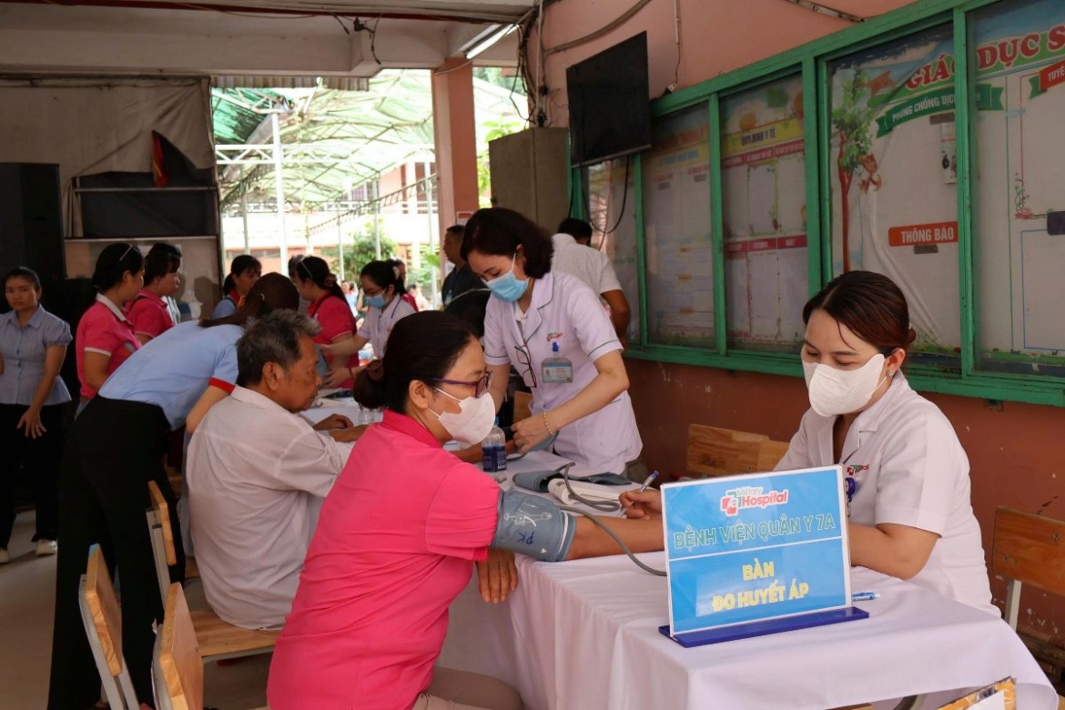 tp.hcm kham suc khoe mien phi cho nguoi dan vung can cu cach mang hinh anh 3