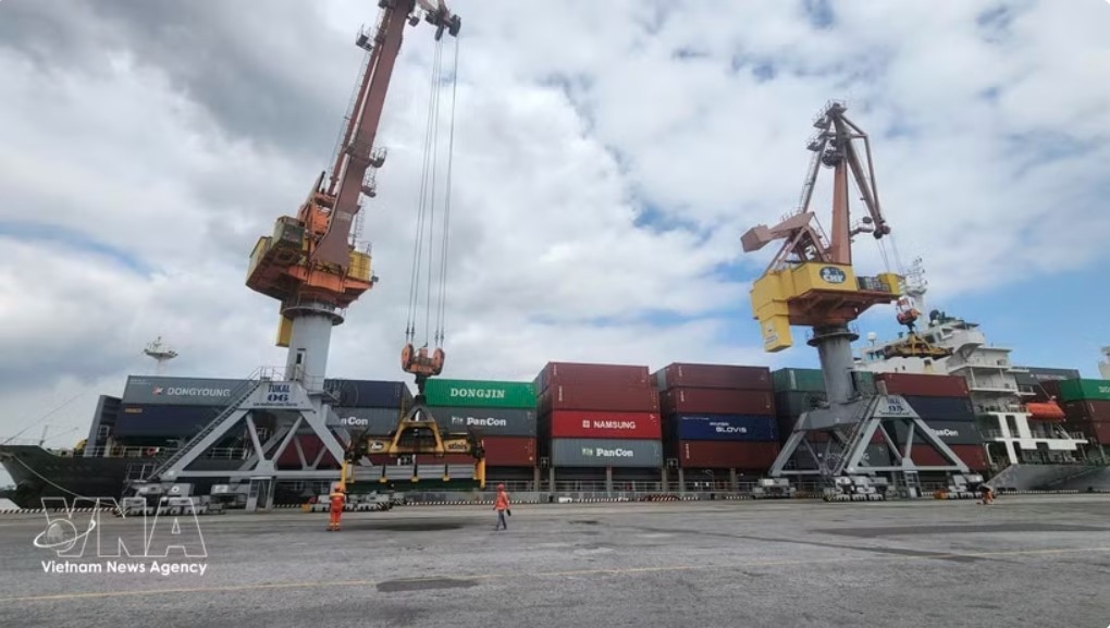 vietnam upgrades seaport network to strengthen maritime competitiveness picture 1