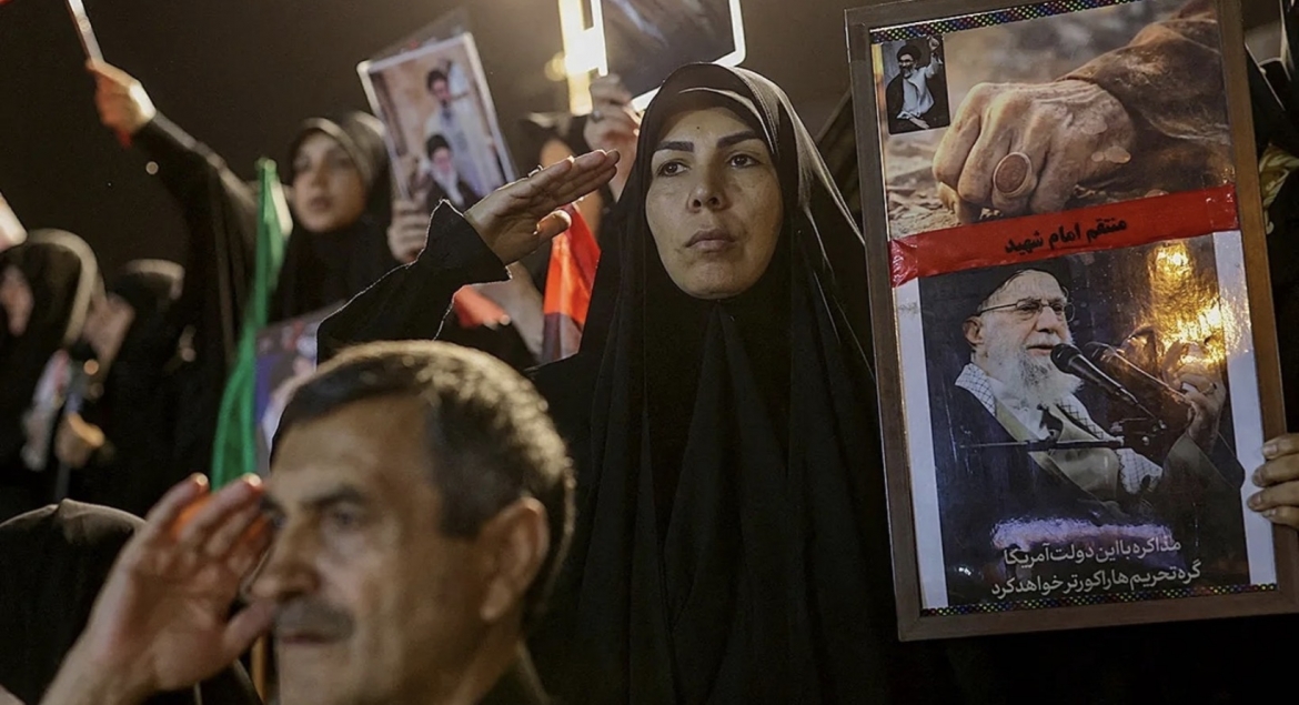 iran canh bao my va israel truoc le tang Dai giao chu ali khamenei hinh anh 1