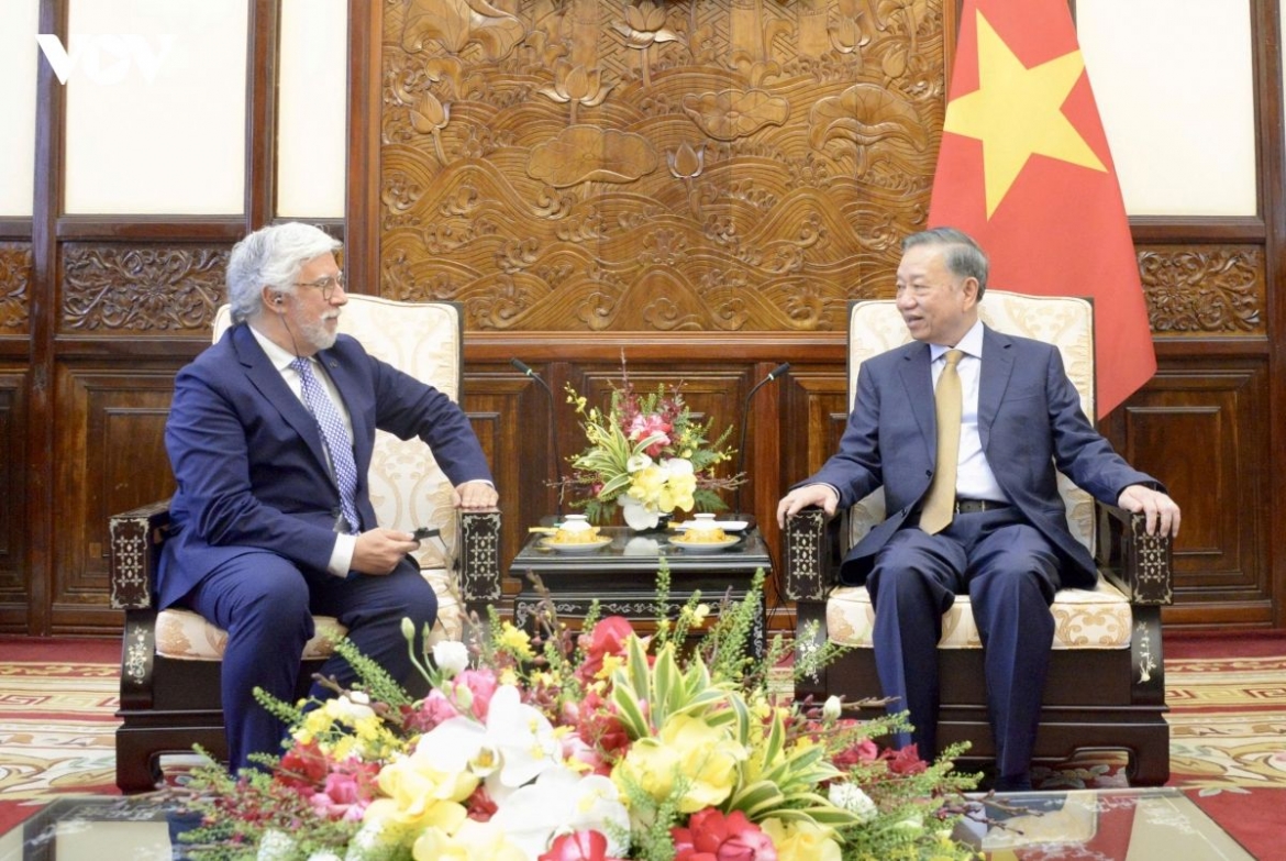 vietnam attaches great importance to its relations with portugal picture 1