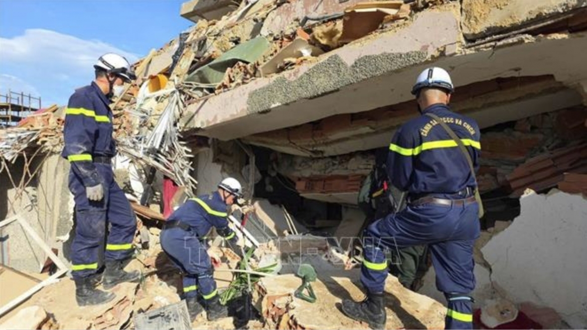 vietnam delivers aid, steps up rescue efforts in earthquake-hit venezuela picture 1