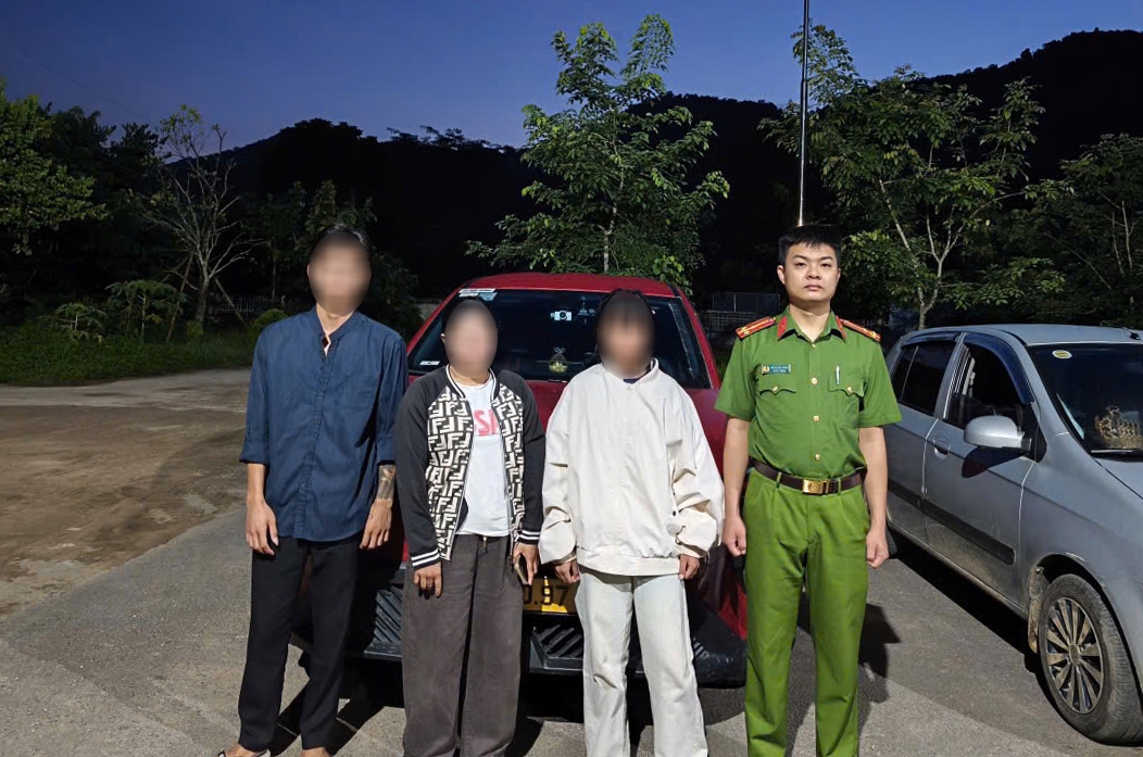 kip thoi ngan chan thieu nu bi du do di lam viec nhe, luong cao hinh anh 1