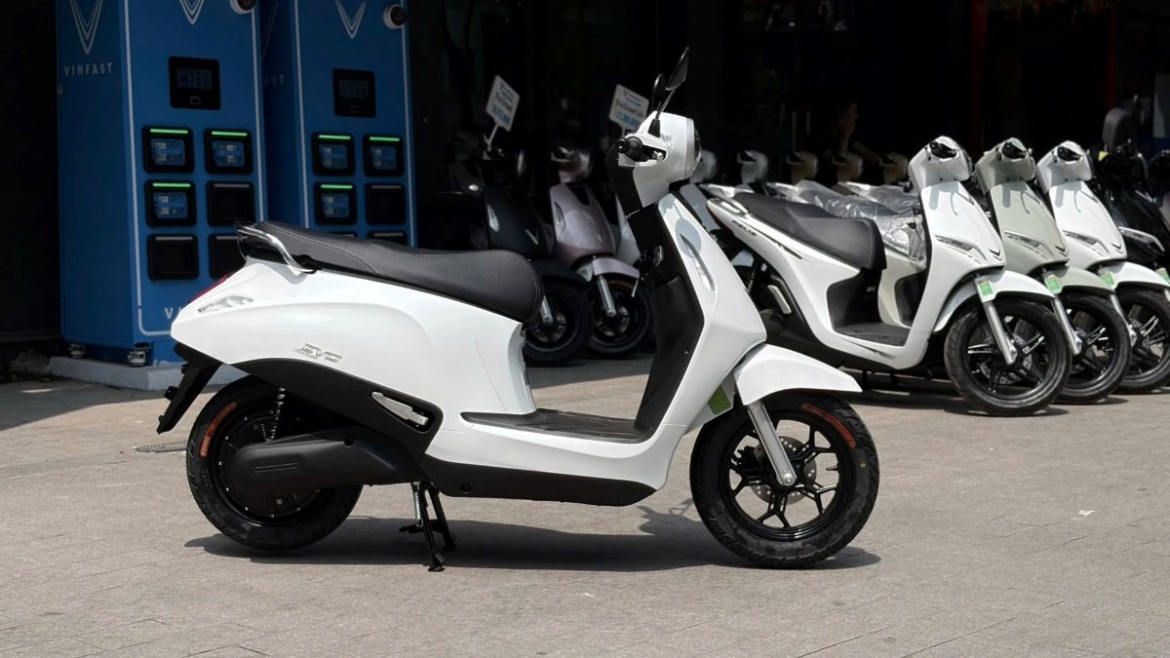 Quên gánh nặng tiền xăng, tài xế rủ nhau “lên đời” VinFast Evo
