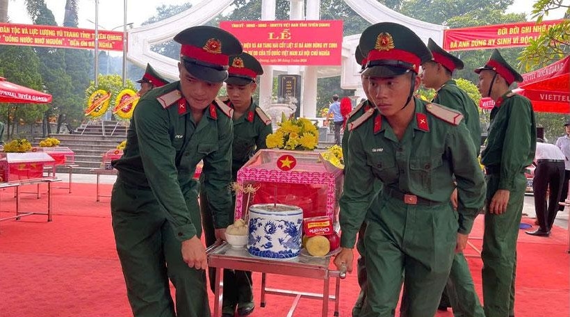 an tang trong the 34 anh hung liet si tai nghia trang liet si quoc gia vi xuyen hinh anh 2