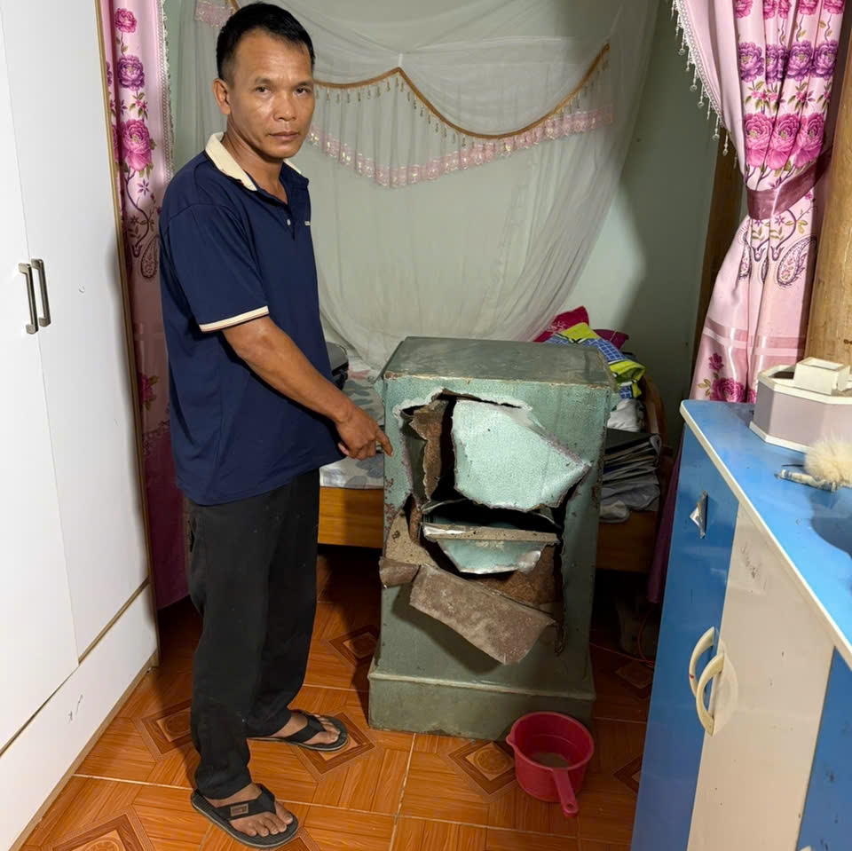 loi dung gia chu ve que, len vao nha duc ket trom 1 cay vang hinh anh 2