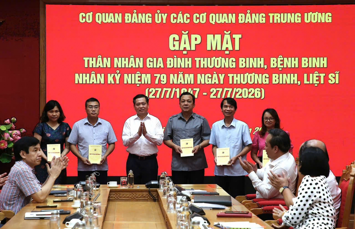 thong bao nhanh ket qua hoi nghi lan thu ba ban chap hanh trung uong Dang khoa xiv hinh anh 3