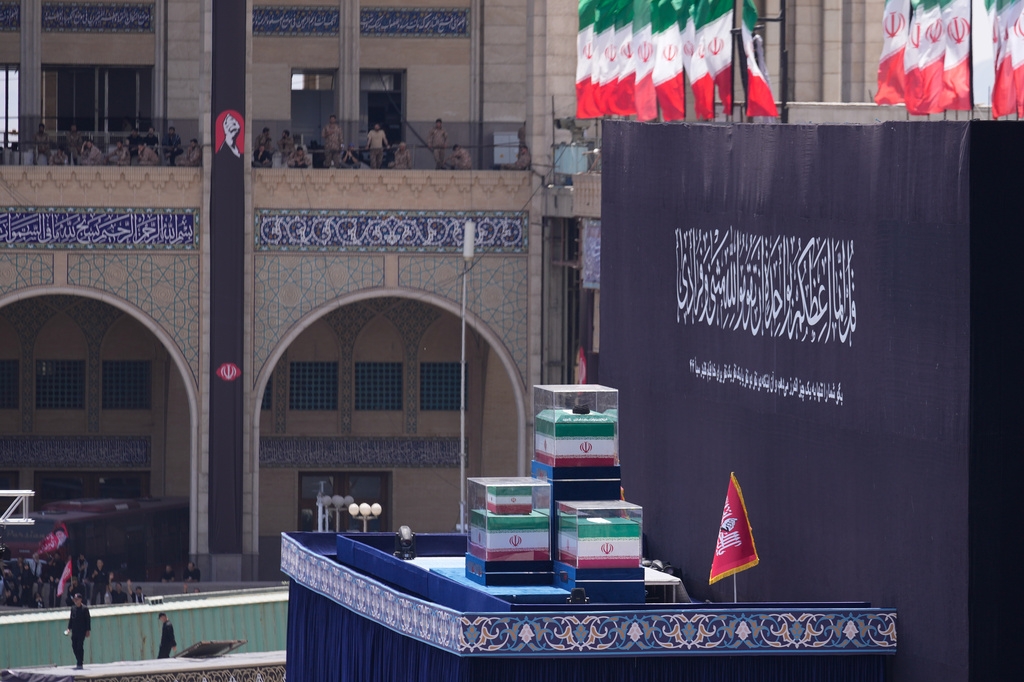 bien nguoi dua tien co lanh tu toi cao iran ayatollah ali khamenei hinh anh 7