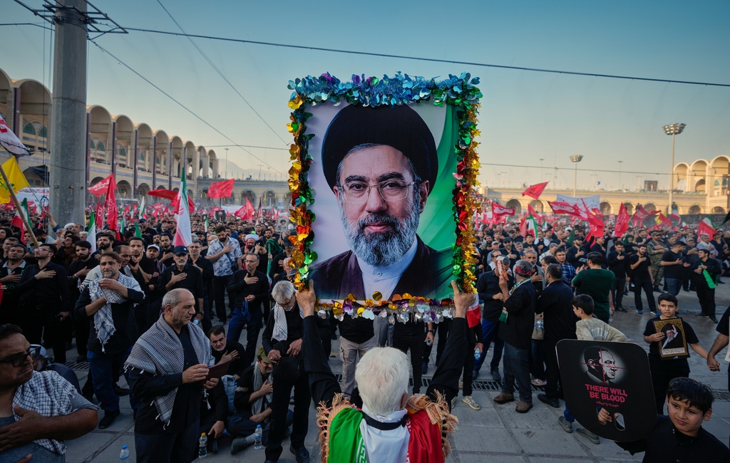bien nguoi dua tien co lanh tu toi cao iran ayatollah ali khamenei hinh anh 6