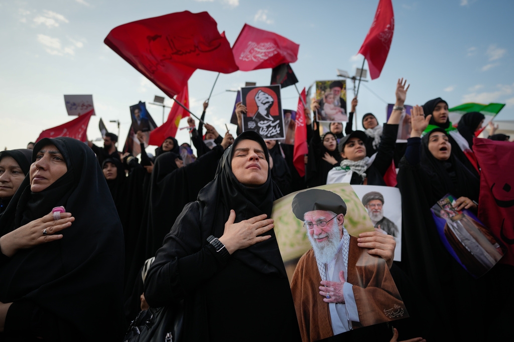 bien nguoi dua tien co lanh tu toi cao iran ayatollah ali khamenei hinh anh 5