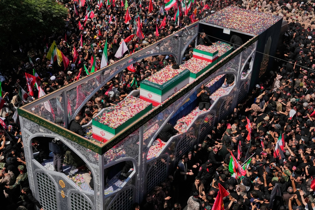 bien nguoi dua tien co lanh tu toi cao iran ayatollah ali khamenei hinh anh 2