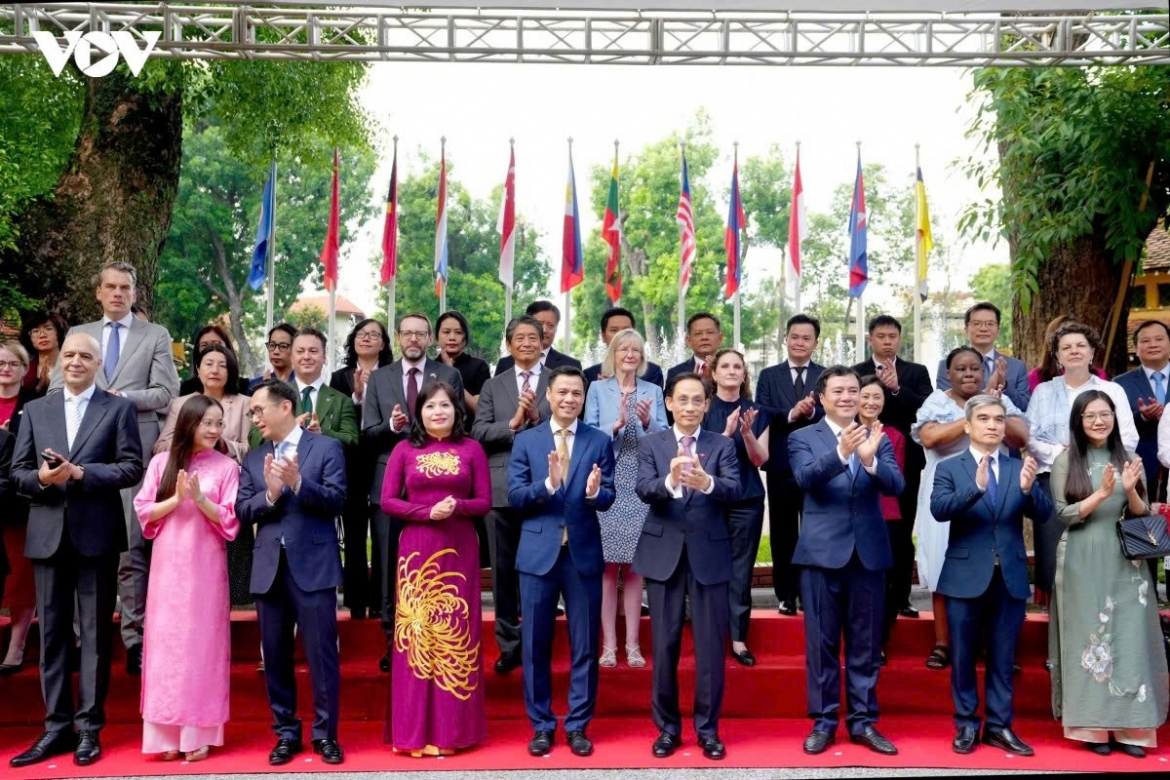 flag-raising ceremony in hanoi marks asean s 59th founding anniversary picture 10