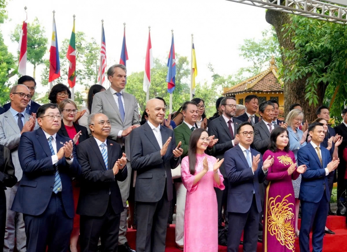 flag-raising ceremony in hanoi marks asean s 59th founding anniversary picture 9