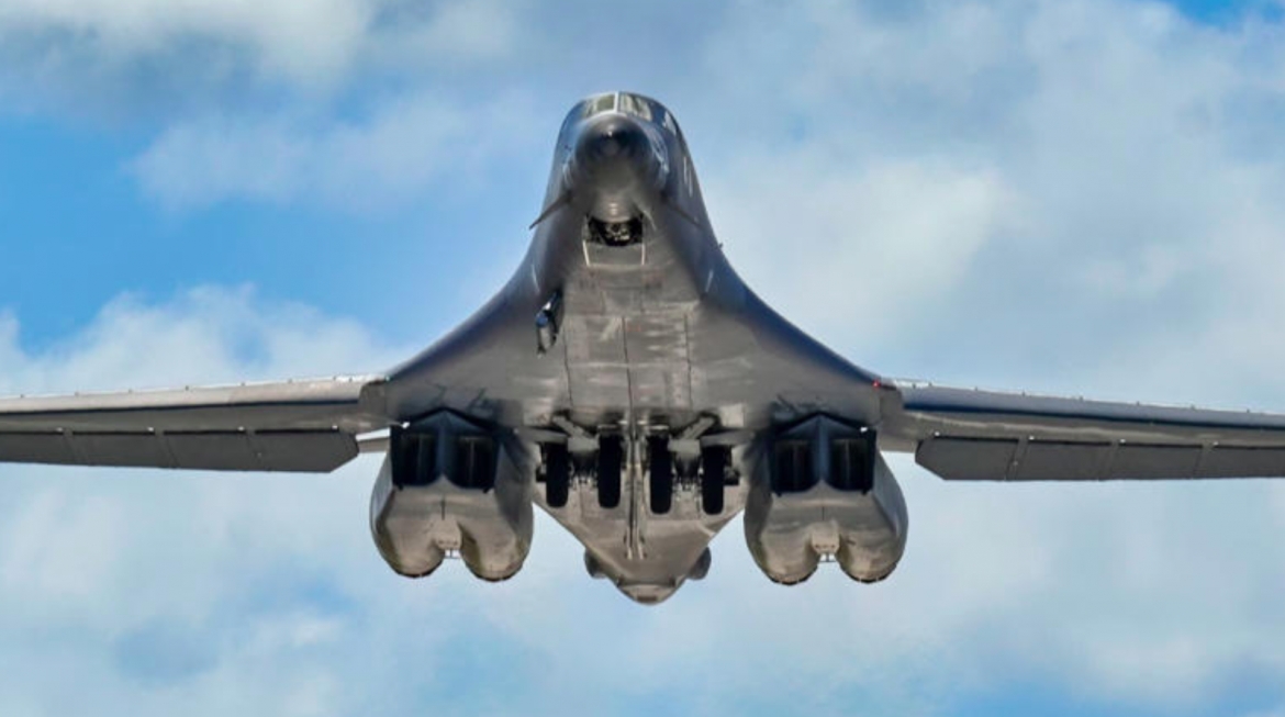 my dieu oanh tac co b-1b danh iran, he lo nghich ly tren chien truong hinh anh 1