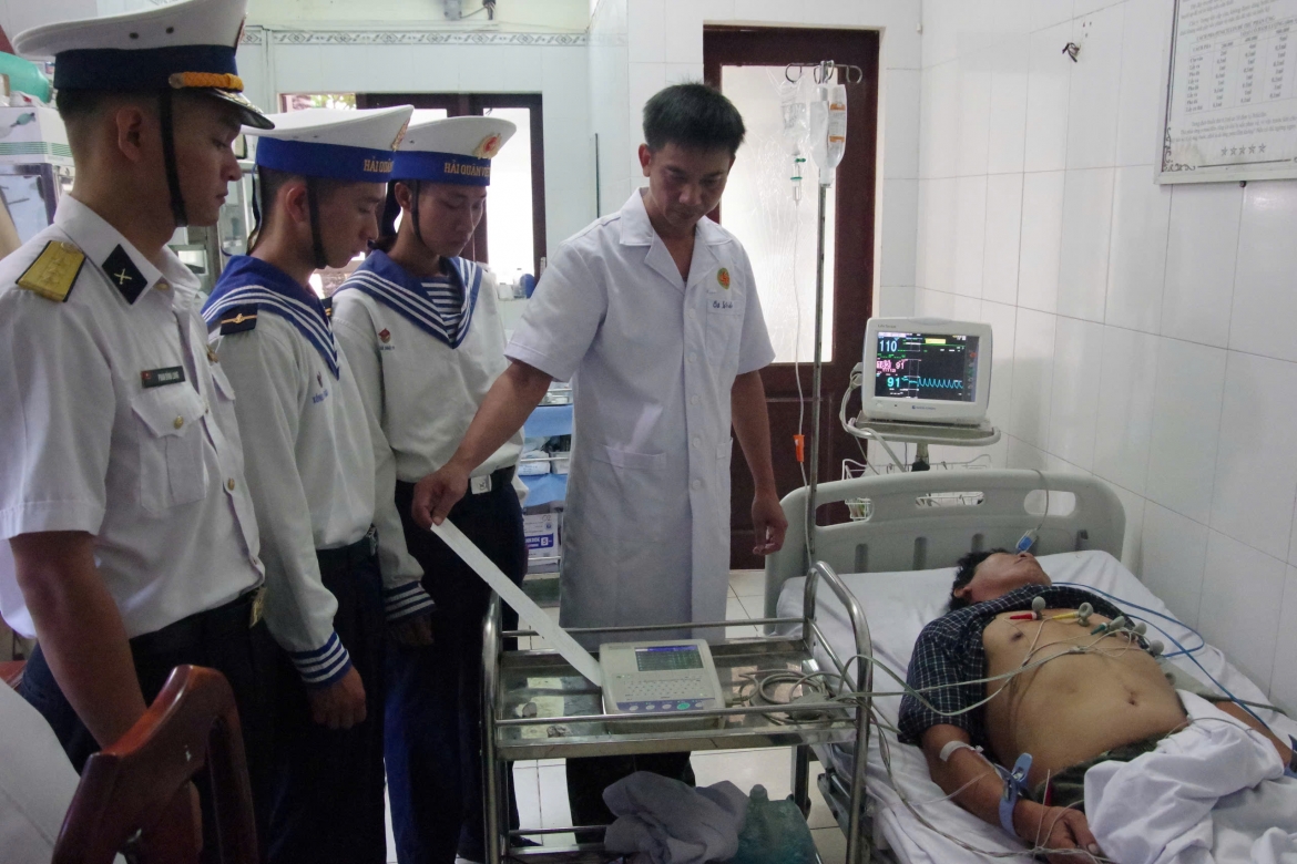 quan y truong sa cap cuu kip thoi ngu dan bi tac mat hinh anh 2