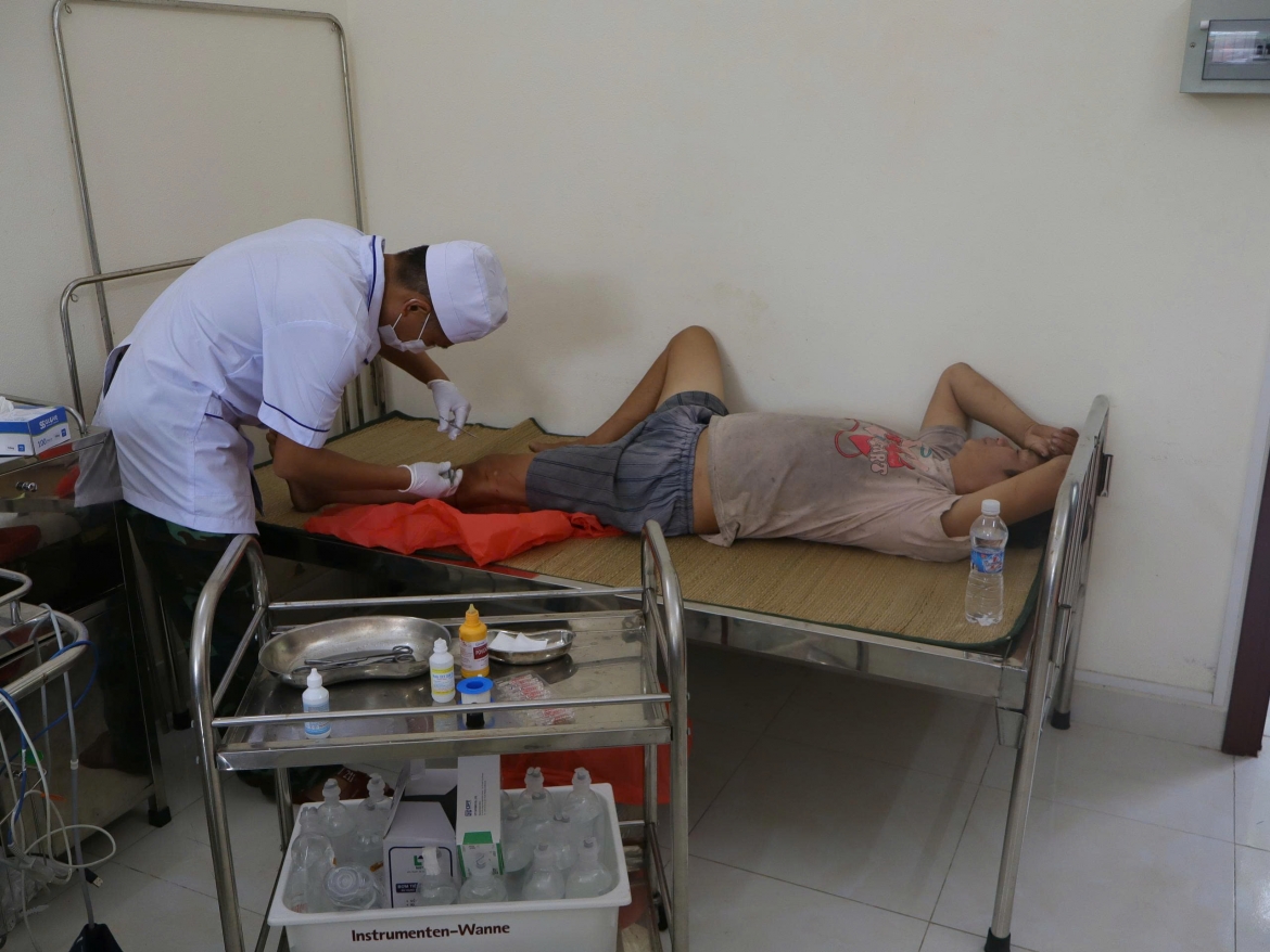 Dao Da tay tiep nhan, ho tro 33 ngu dan tau ca quang ngai gap nan hinh anh 1