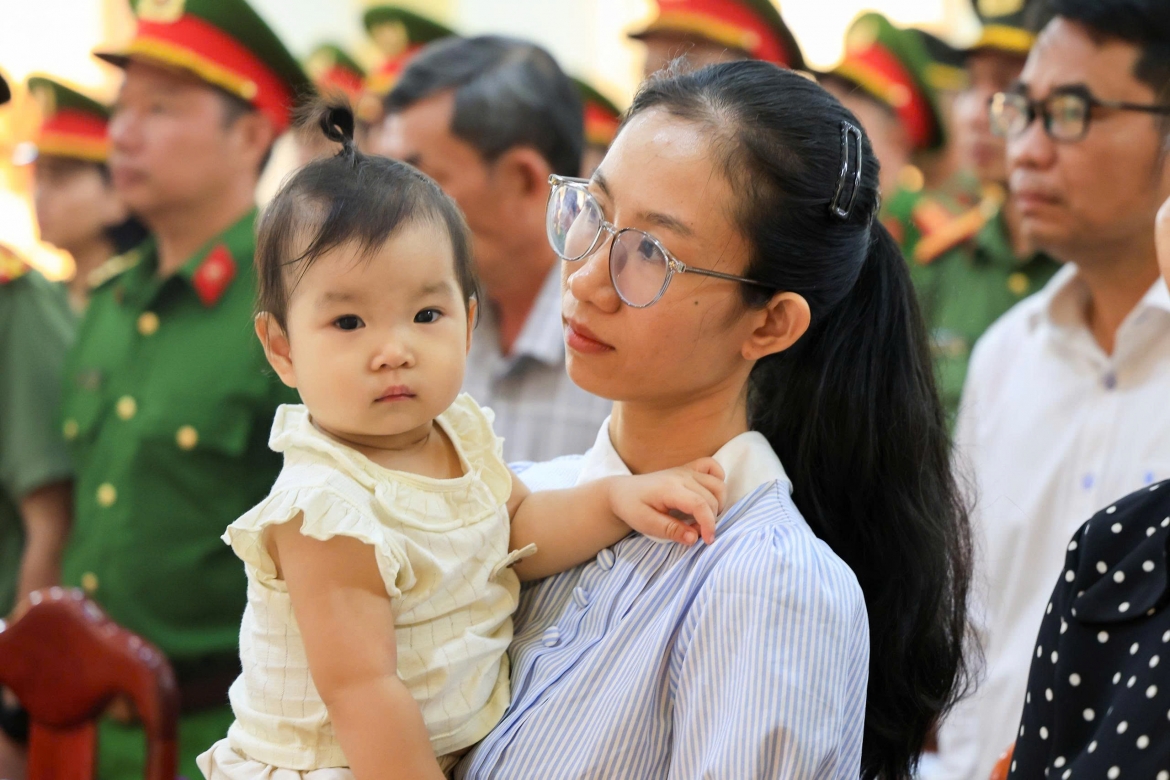 trao bang to quoc ghi cong cho than nhan liet si cong an nguyen xuan hai hinh anh 4