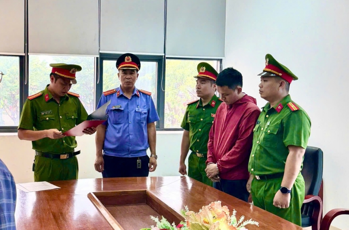 bat can bo ngan hang lua dao han chiem doat hon 29 ty dong hinh anh 1