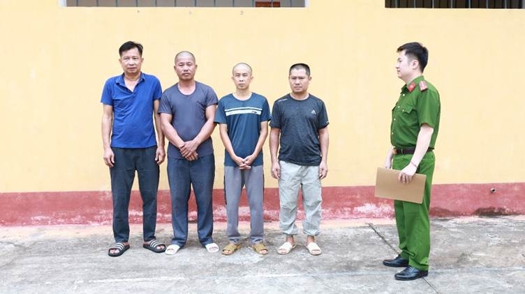 lang son bat giu nhieu doi tuong ca do bong da mua world cup hinh anh 2