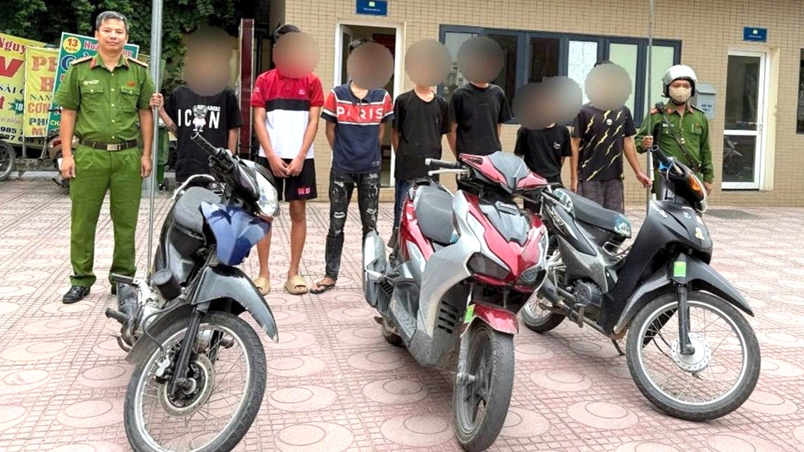 bat khan cap nhom doi tuong mang dao phong lon di gay roi hinh anh 1