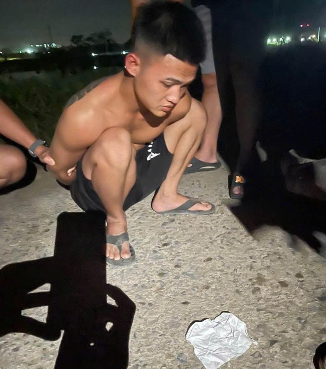 bat lien tiep 2 vu mua ban ma tuy o ha noi, thu giu nhieu ma tuy tong hop hinh anh 2