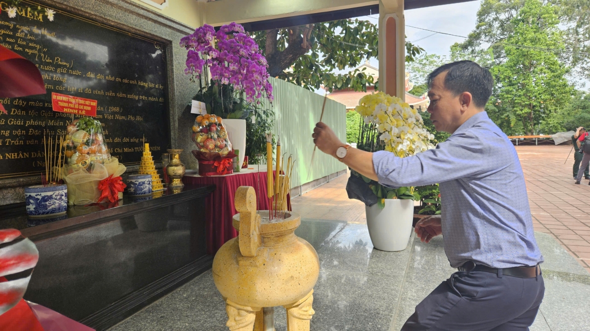 Chuẩn bị di dời Bia tưởng niệm mở rộng tìm kiếm tại Công viên Lê Thị Riêng