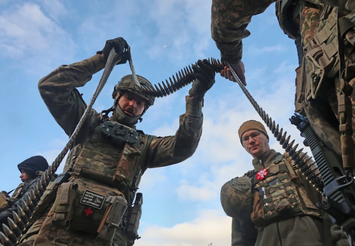 ukraine tang luong giu chan binh si nuoc ngoai hinh anh 1
