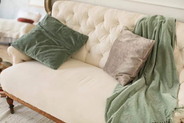 6 kieu ghe sofa khien phong khach trong loi thoi, nen thay som hinh anh 4