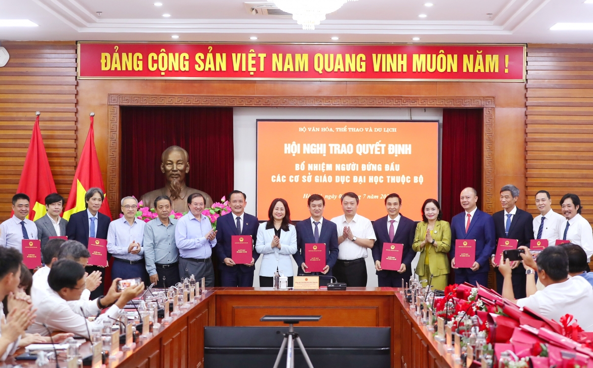 bo vhttdl bo nhiem lanh dao moi cho 10 truong dai hoc truc thuoc hinh anh 2
