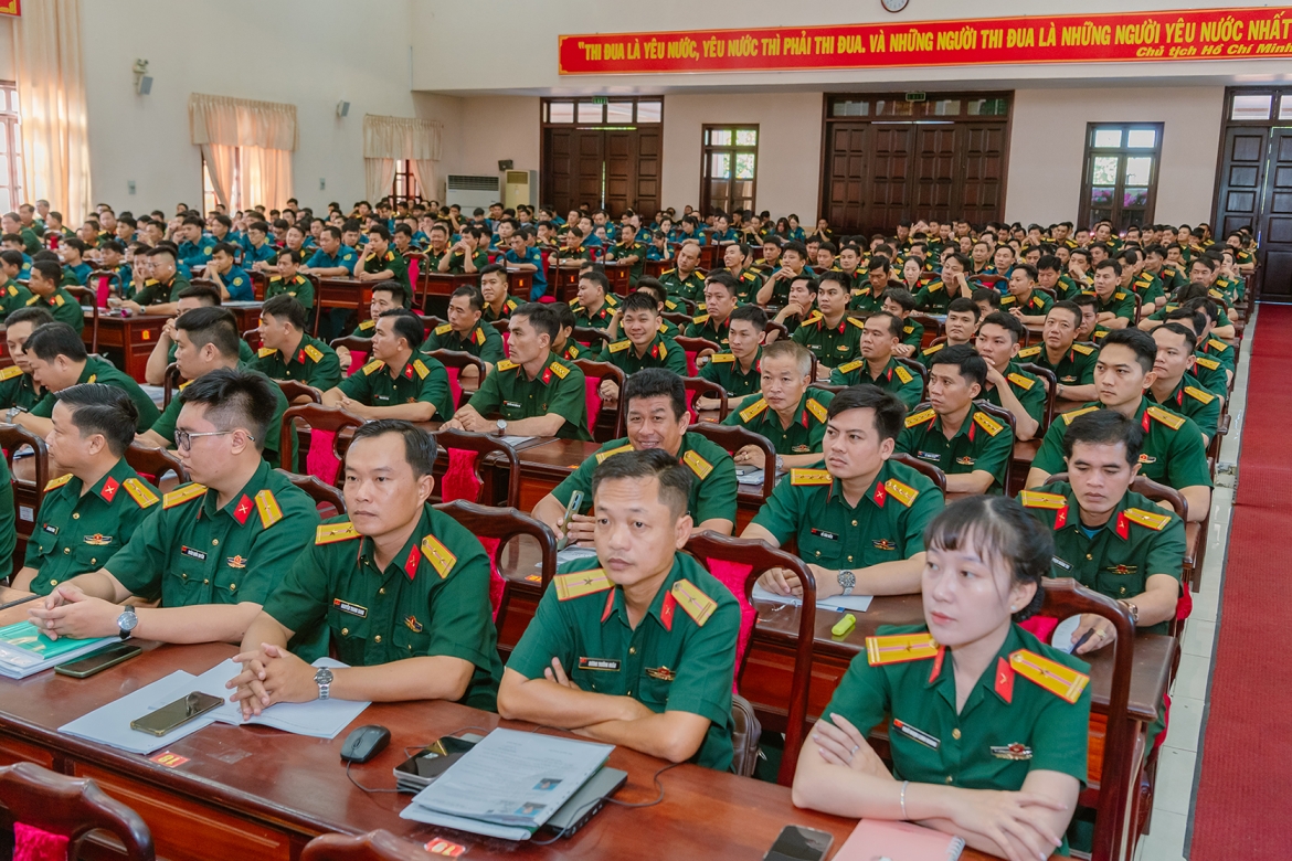 quan khu 9 boi duong nghiep vu van thu, luu tru cho ban chi huy quan su cap xa hinh anh 1