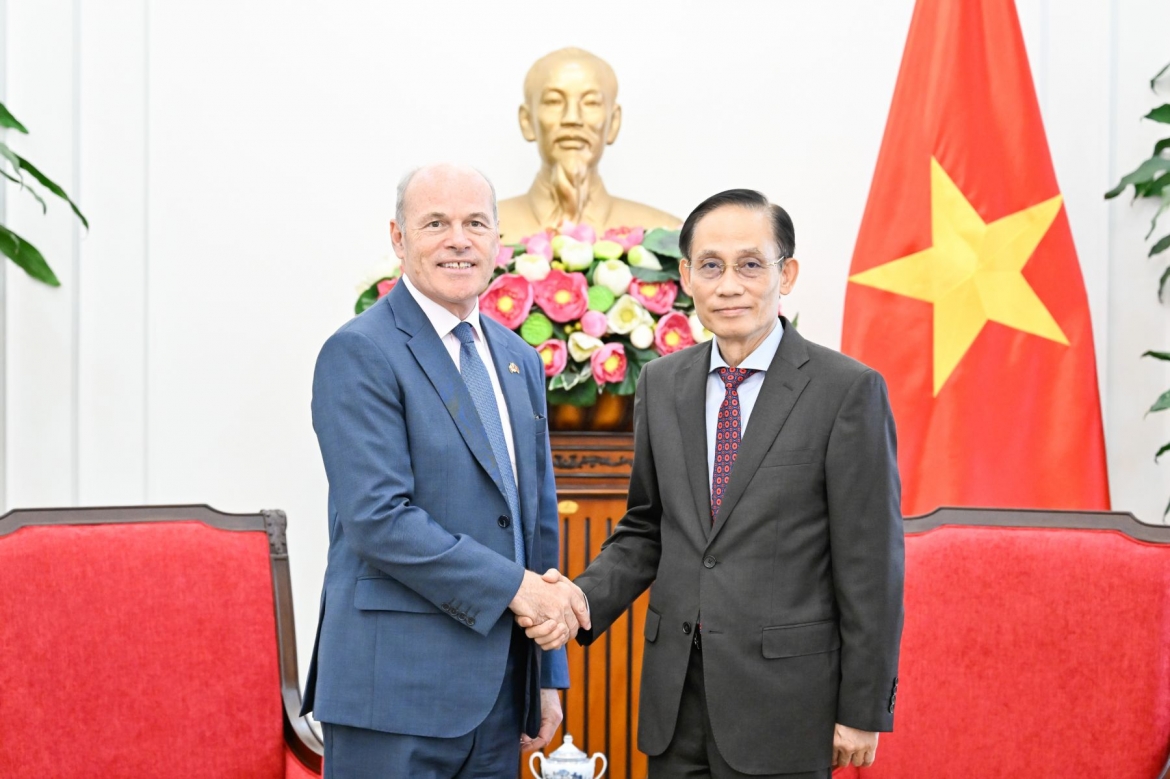 Bộ trưởng Bộ Ngoại giao Lê Hoài Trung tiếp Đại sứ Canada James Nickel