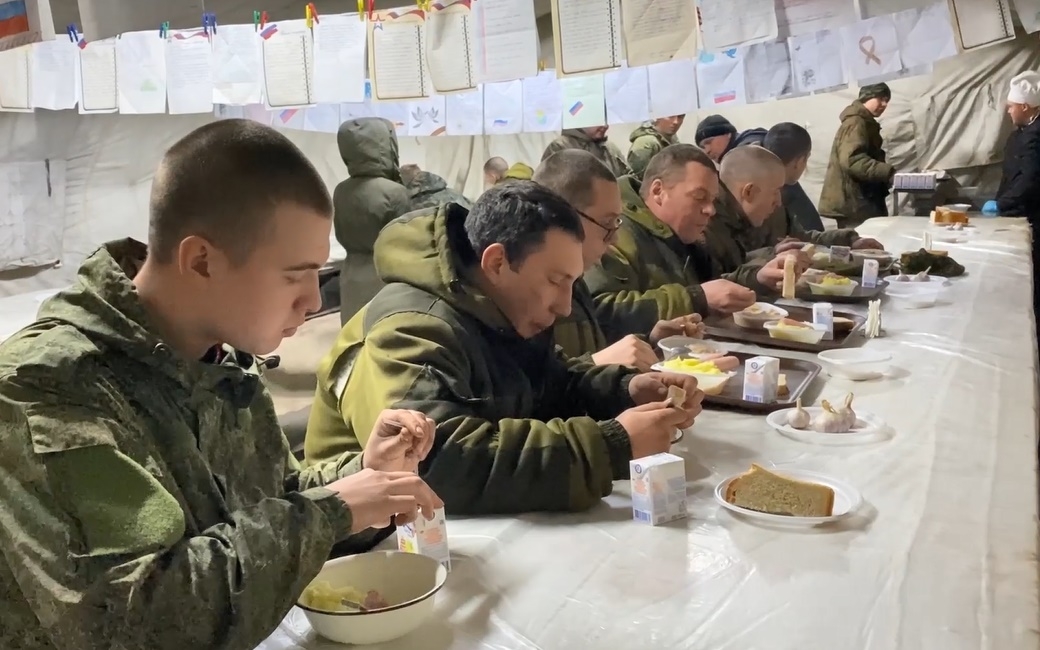 Căng-tin dã chiến của lính Nga trên chiến trường Ukraine