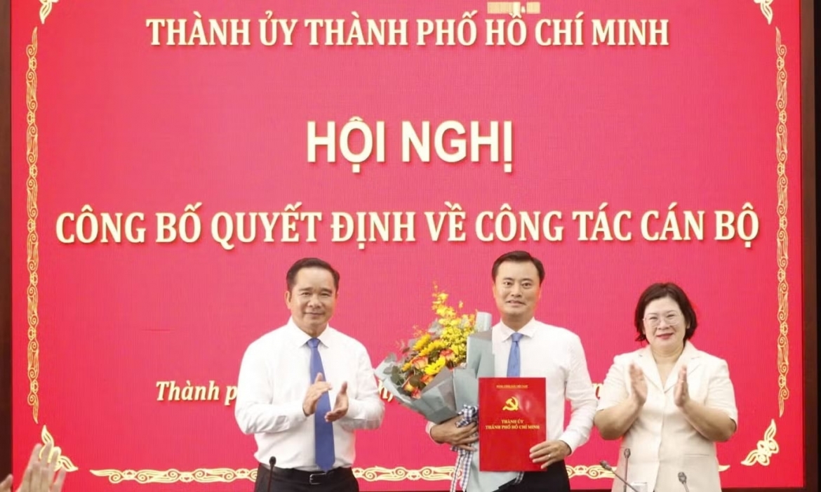 phe chuan mien nhiem chuc pho chu tich ubnd tp.hcm voi ong bui xuan cuong hinh anh 1