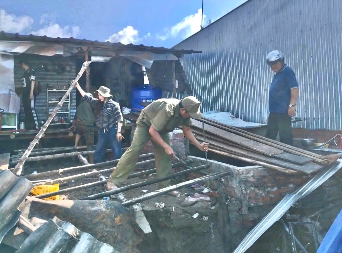 lien tiep 4 vu sat lo o ca mau, nhieu khu vuc nguy co tiep tuc sut lun hinh anh 2