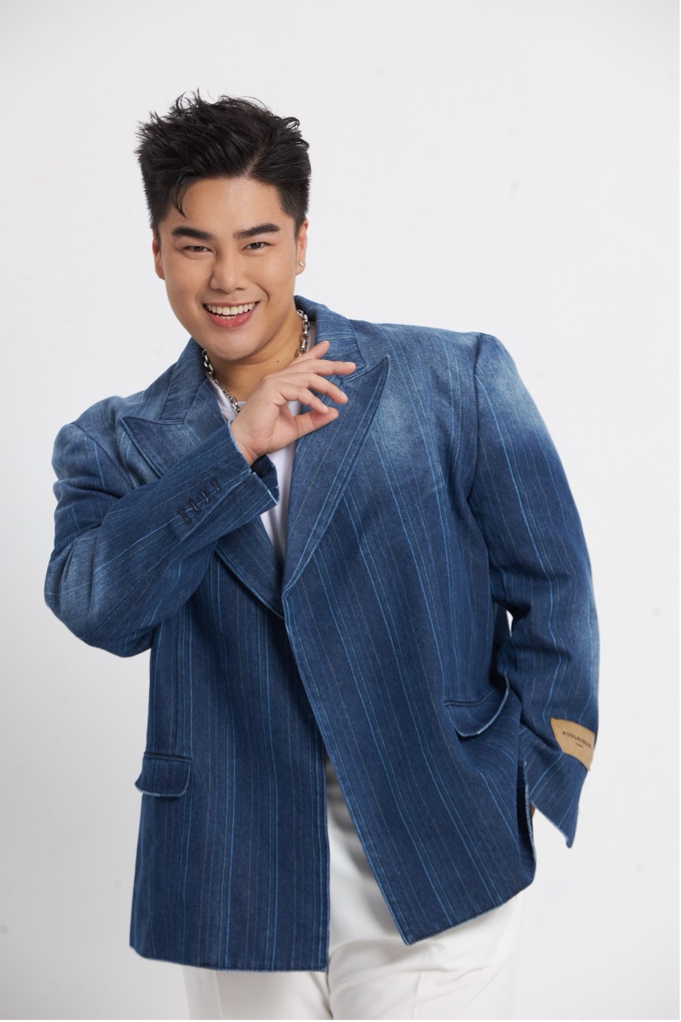dan nghe si tre hoi tu tai dem nhac vpbank live the vibe - move together o can tho hinh anh 2