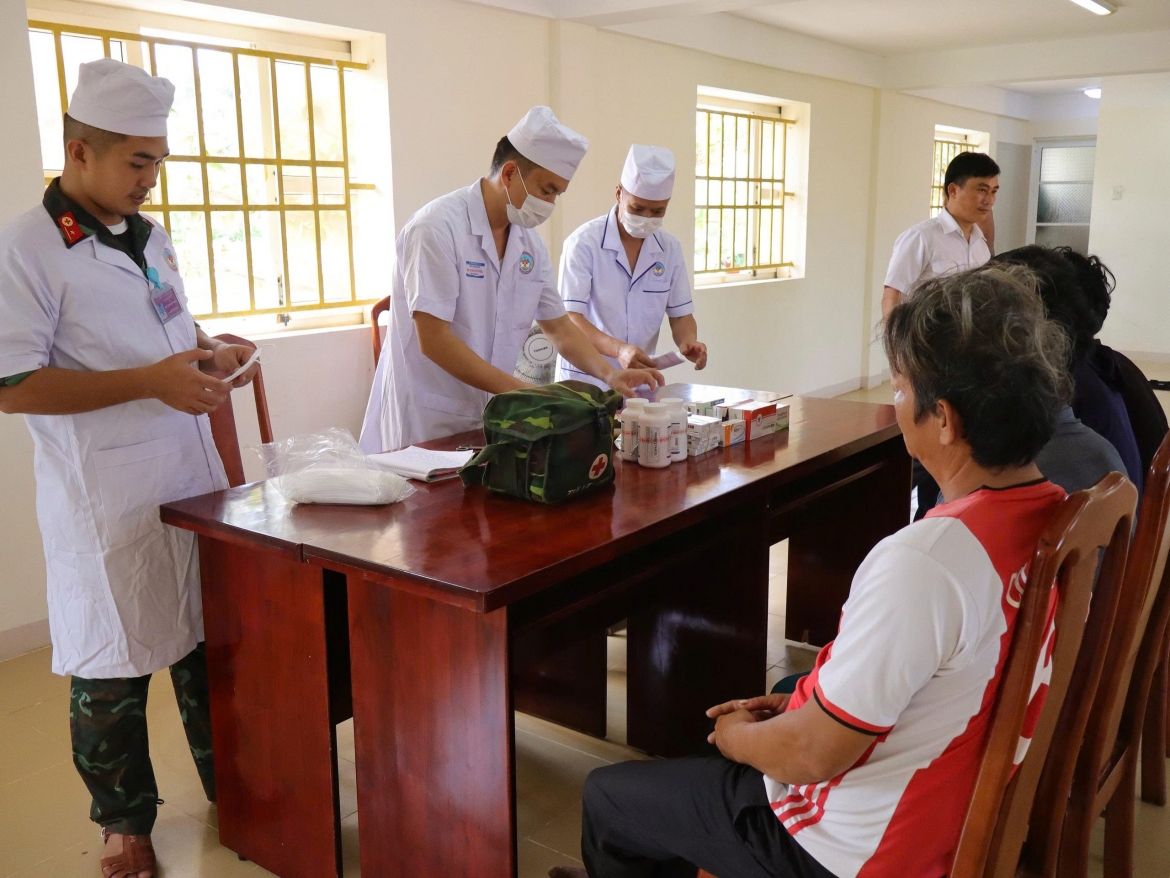 Dao Da tay tiep nhan, ho tro 33 ngu dan tau ca quang ngai gap nan hinh anh 4