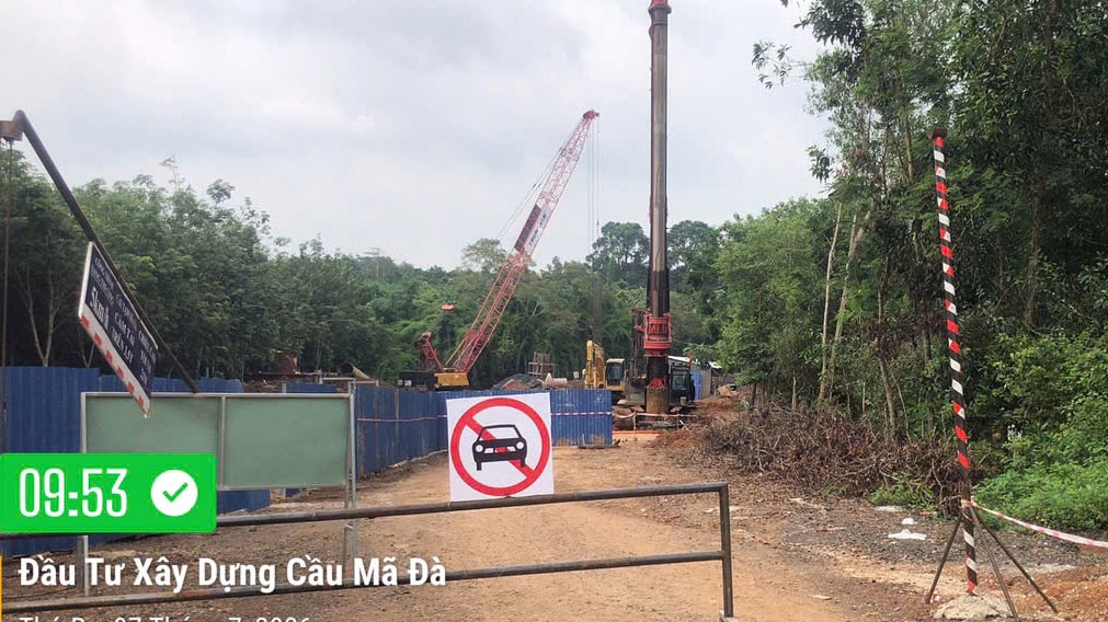 tam cam xe o to qua cau ma Da Dong nai de thi cong cau chinh hinh anh 4