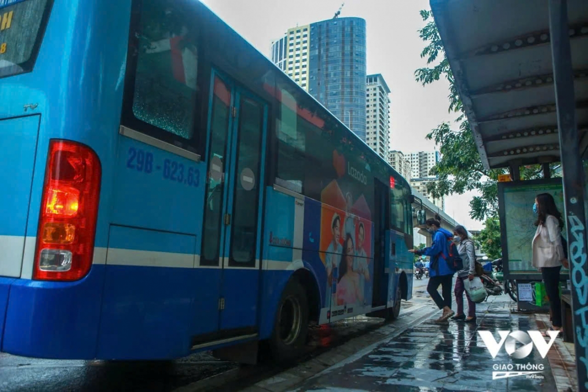 nguoi dan ha noi thay gi sau gan 1 tuan mien phi xe buyt vanh dai 1 hinh anh 2