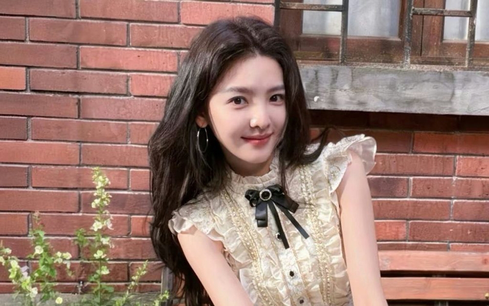 top 10 my nhan duoc yeu thich nhat dien anh hoa ngu gay nhieu tranh cai hinh anh 11