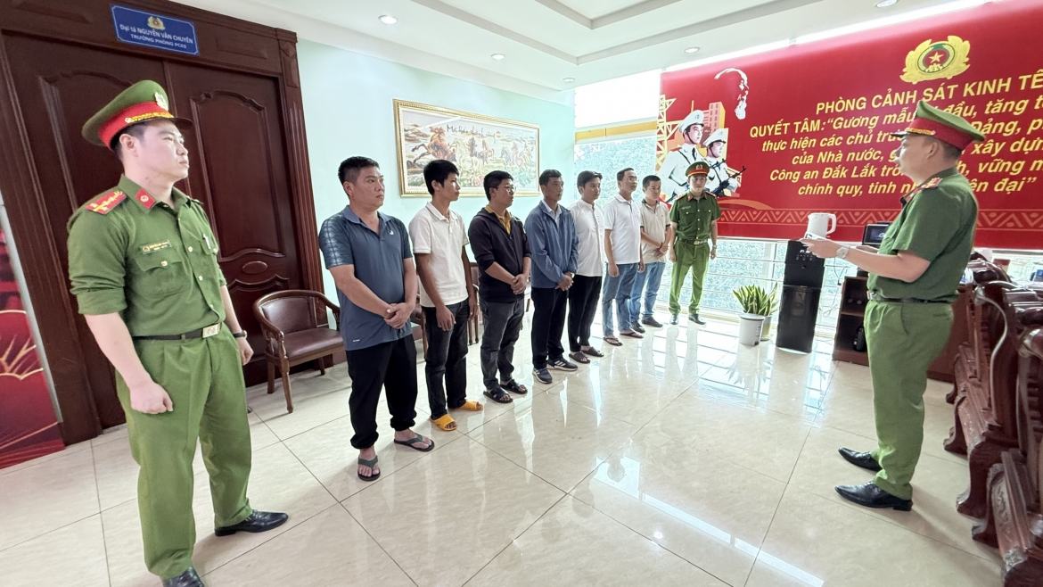 Khởi tố 8 bị can đưa, nhận hối lộ để cấp khống giấy kiểm dịch động vật