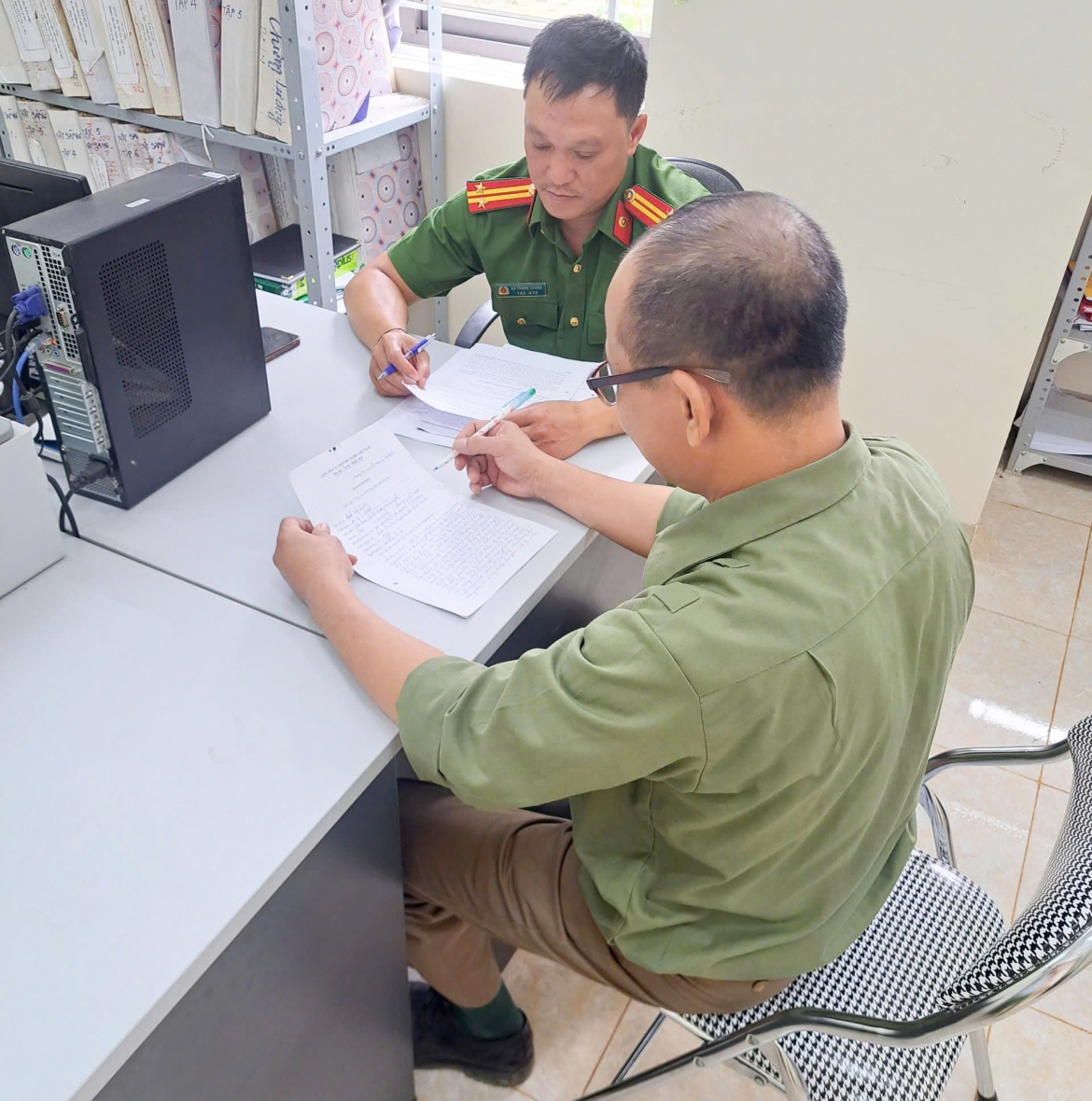 canh giac voi tin gia, thong tin xuyen tac luc luong thi hanh cong vu hinh anh 2