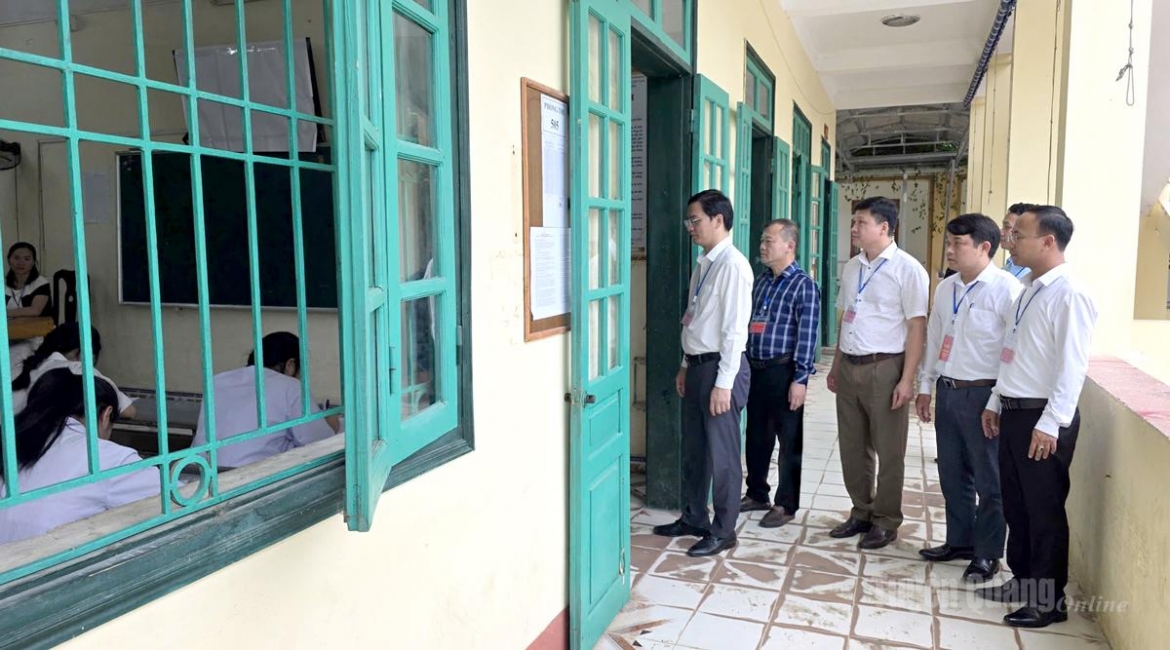 vu giao vien bi dieu tra vi nghi van diem thi o tuyen quang nhin lai khau coi thi hinh anh 2